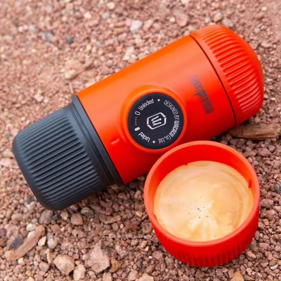 Портативная эспрессо-кофеварка Wacaco Nanopresso красная с чехлом, механическая, для молотого кофе — 2