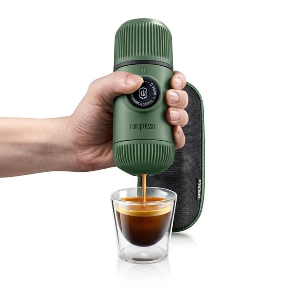 Портативна еспресо-кавоварка Wacaco Nanopresso зелена з чохлом, механічна, для меленої кави — 3