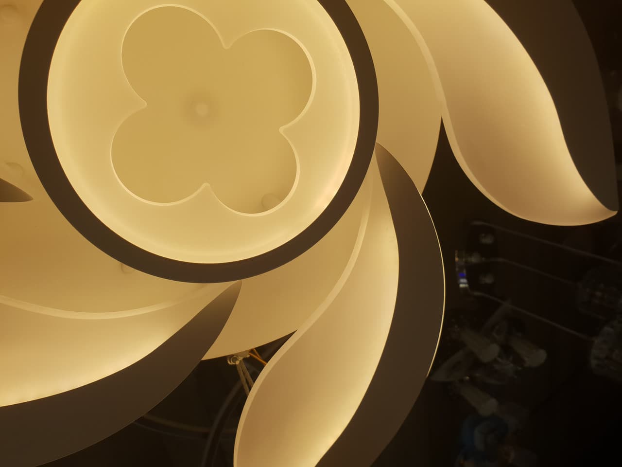 Стельова LED люстра, світлодіодний світильник Sunlight білий Y1106/6 — фото 5