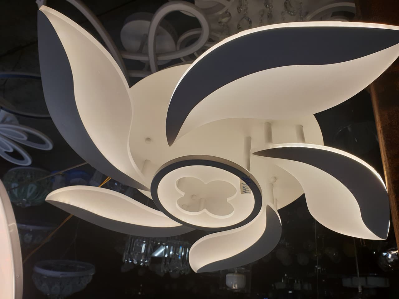Стельова LED люстра, світлодіодний світильник Sunlight білий Y1106/6 — фото 6