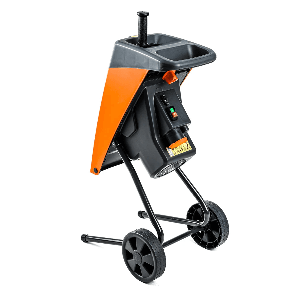 Якісний садовий подрібнювач GTM DS2500/40, ножовий механізм (DS2500/40) : 2500 Вт, діаметр гілки 40 мм, ніж