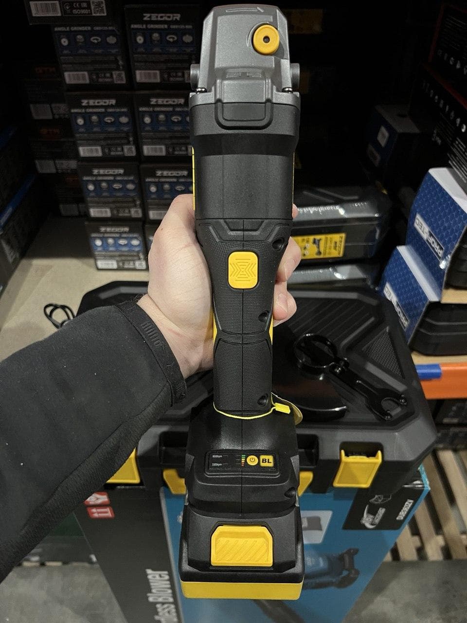 Кутова безщіткова шліфмашина ZEGOR AGPP-21BL-125 (акум 21V 4.0Ah 1шт і зарядка) — фото 7