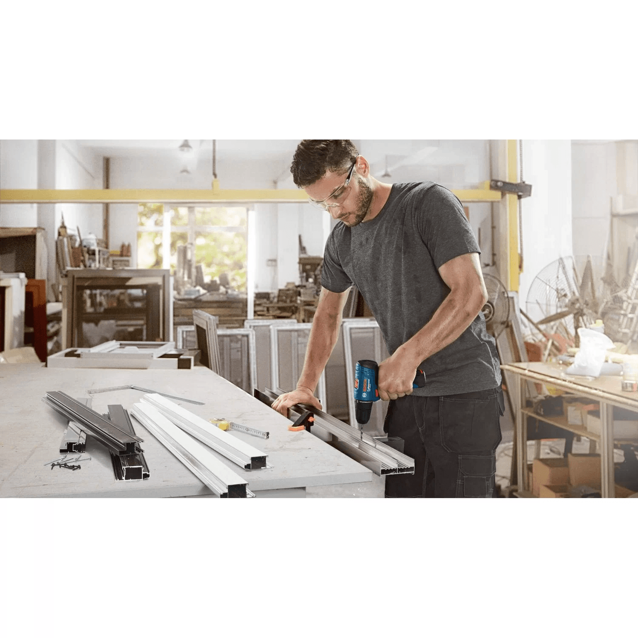 Акумуляторний дриль-шуруповерт Bosch GSR 120-LI Professional : кейс, 2шт АКБ 12V 2Ah, набір біт та свердел — фото 8
