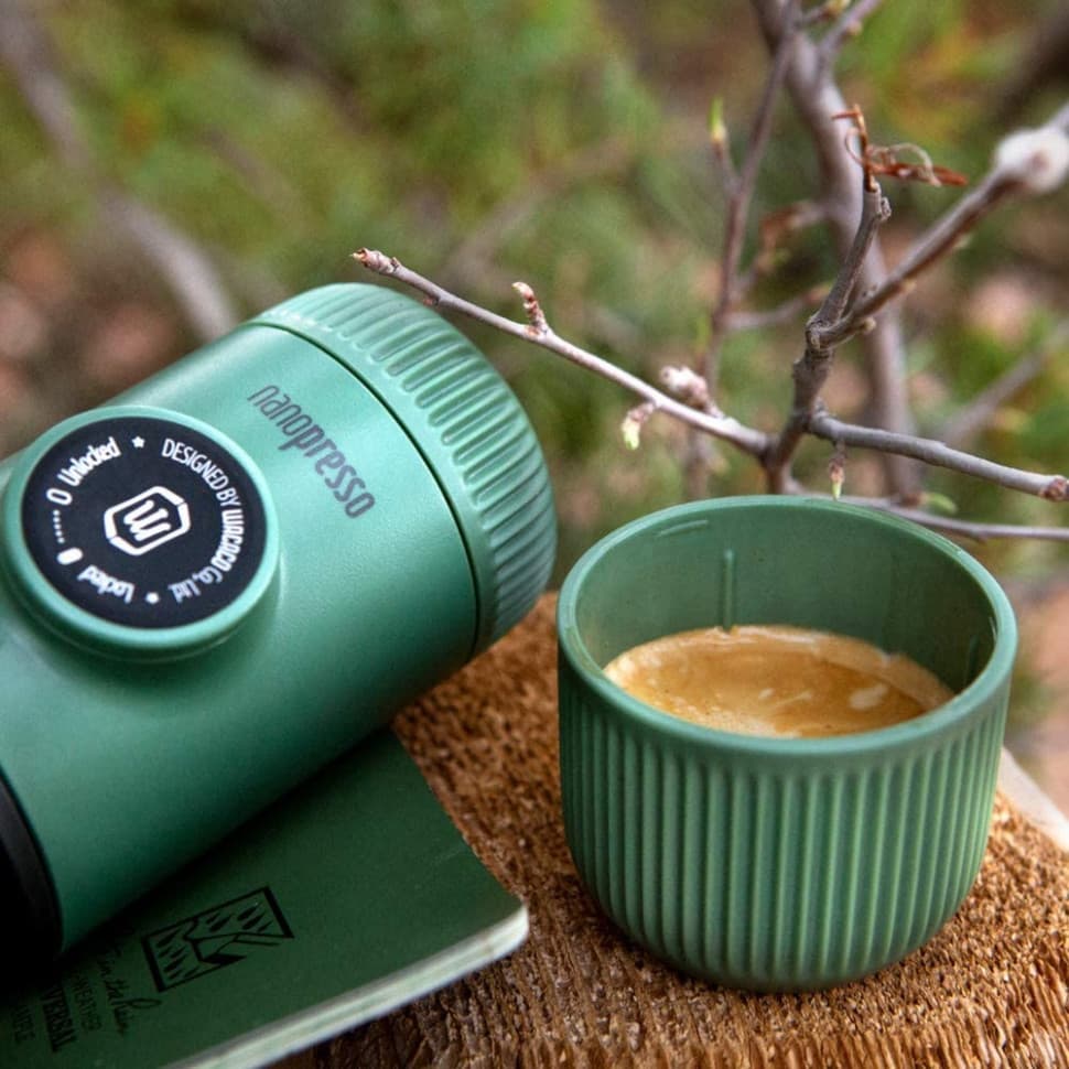 Портативна еспресо-кавоварка Wacaco Nanopresso зелена з чохлом, механічна, для меленої кави — 2
