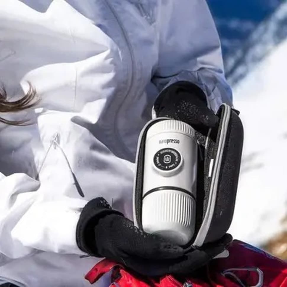 Портативна еспресо-кавоварка Wacaco Nanopresso біла з чохлом, механічна, для меленої кави — 2