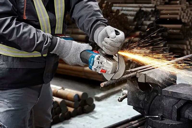 Набір акумуляторних інструментів Bosch 18V: GSR 185-LI, GWS 18V-8, GBH 18V-22, 3×4 А·год — 4