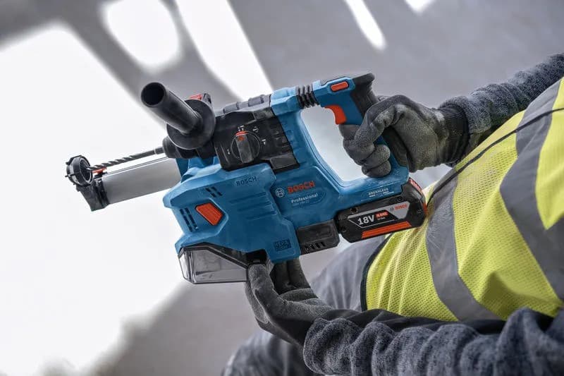 Набір акумуляторних інструментів Bosch 18V: GSR 185-LI, GWS 18V-8, GBH 18V-22, 3×4 А·год — 10